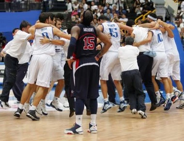 Σαν σήμερα πριν 12 χρόνια: Η Ελλάδα ταπεινώνει τις ΗΠΑ